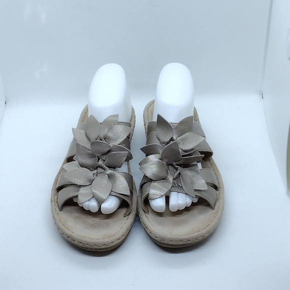 Clarks Women's Sandals in Taupe with Floral Accents - Picture 2 of 12